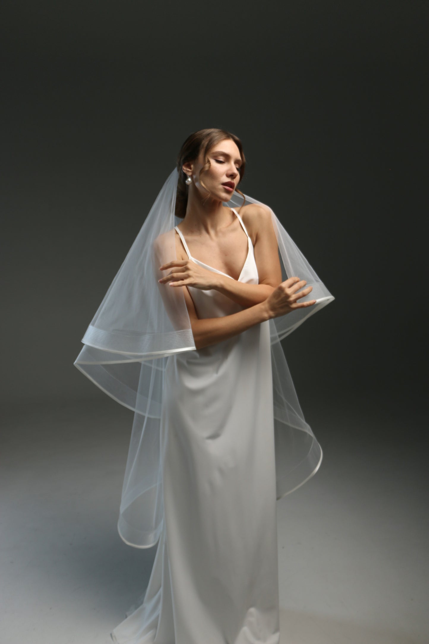 Cascade bridal veil with satin ribbon | Wedding veil with horsehair trim | Elegant flowing design