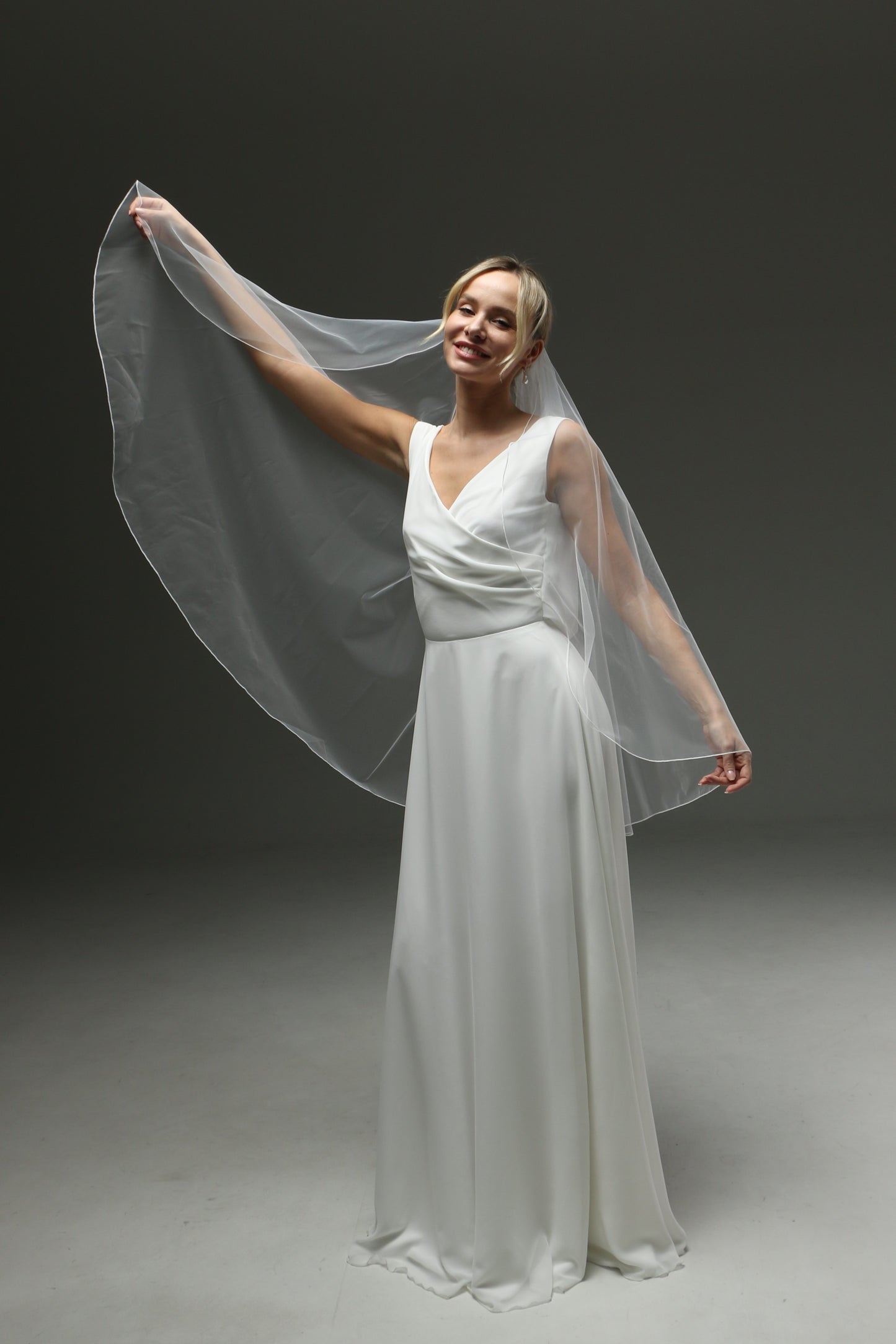 Single Layer Wedding Veil with Pencil Edge