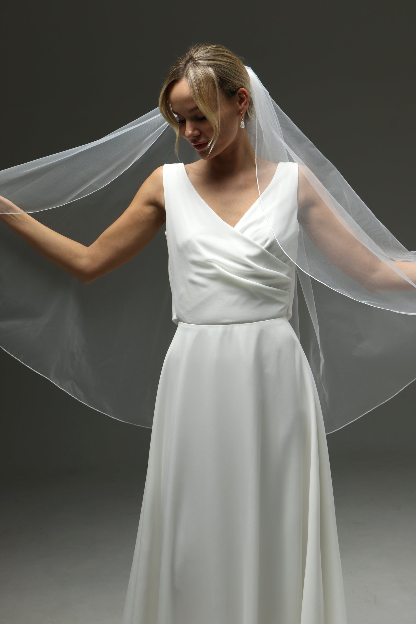 Single Layer Wedding Veil with Pencil Edge