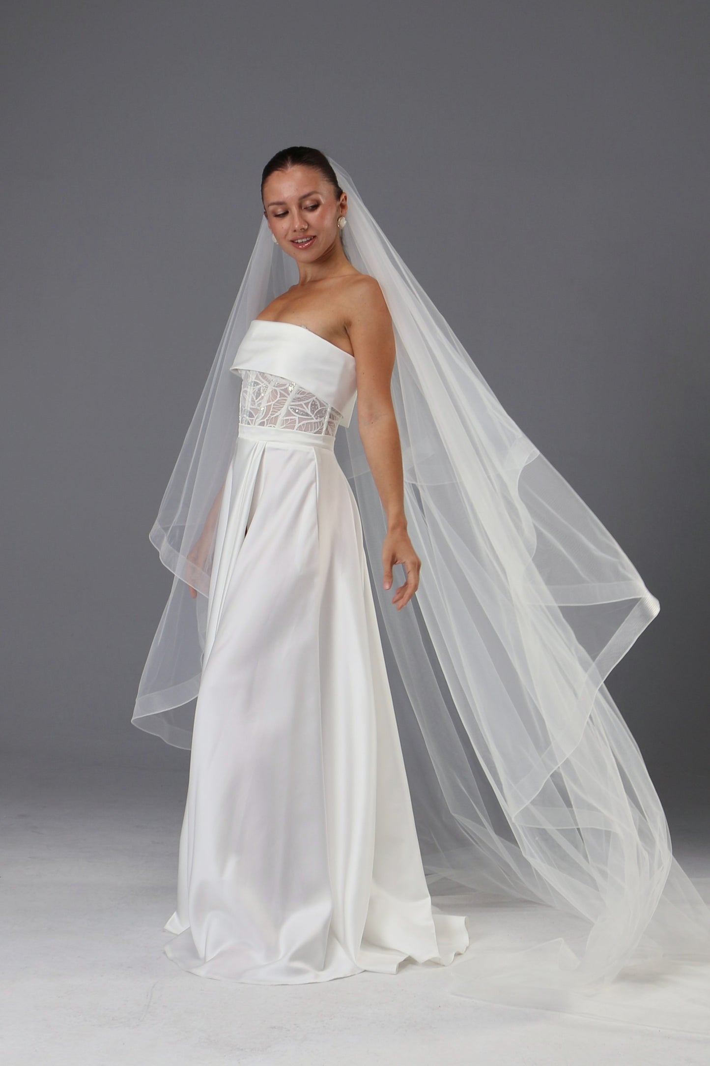 Two Tier Ivory Bridal Veil: Horsehair Edge, Italian Tulle - M1086