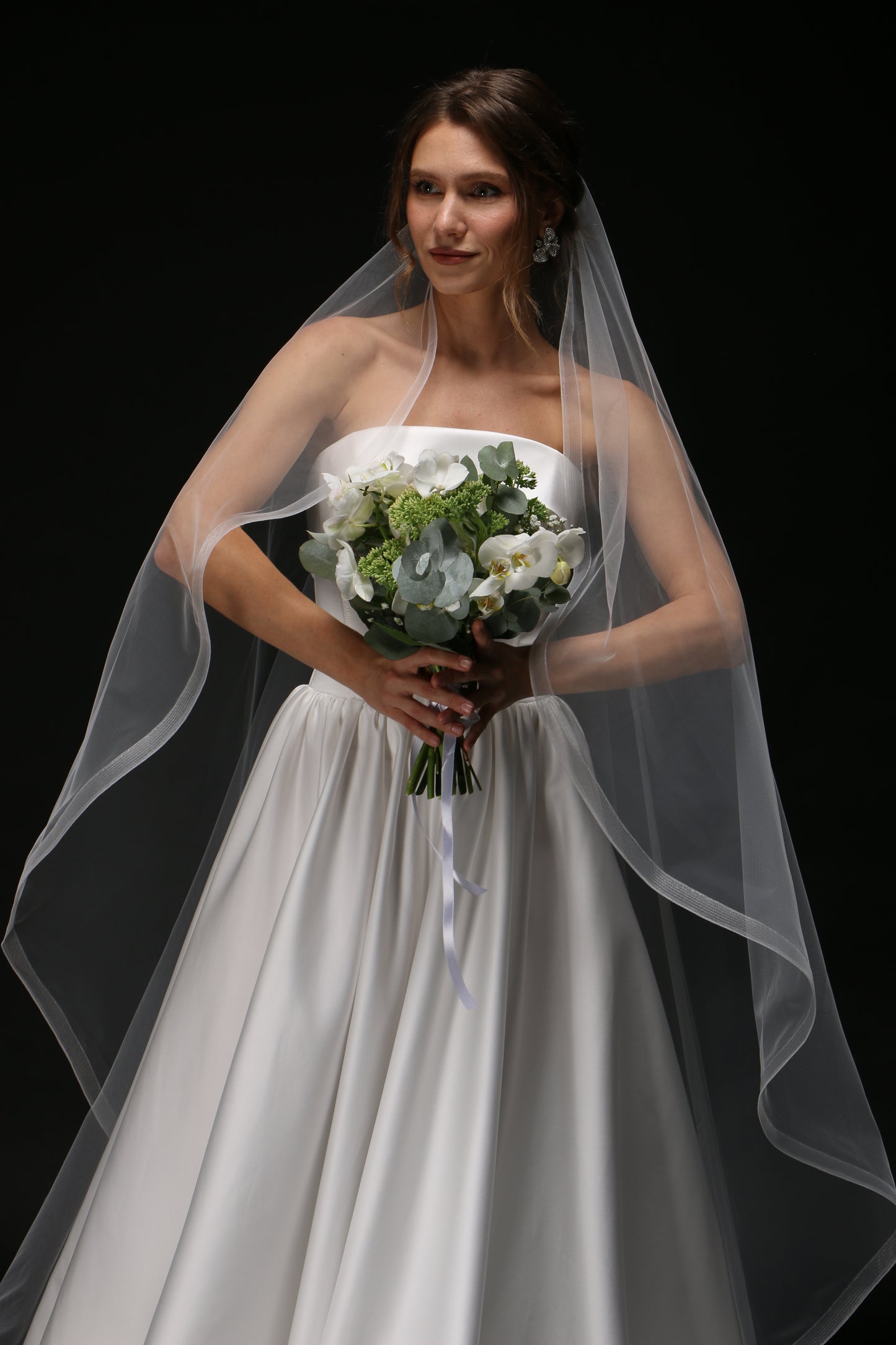 Cascade One Tier Bridal Veil with Horsehair Trim – Classic & Elegant Wedding Veil