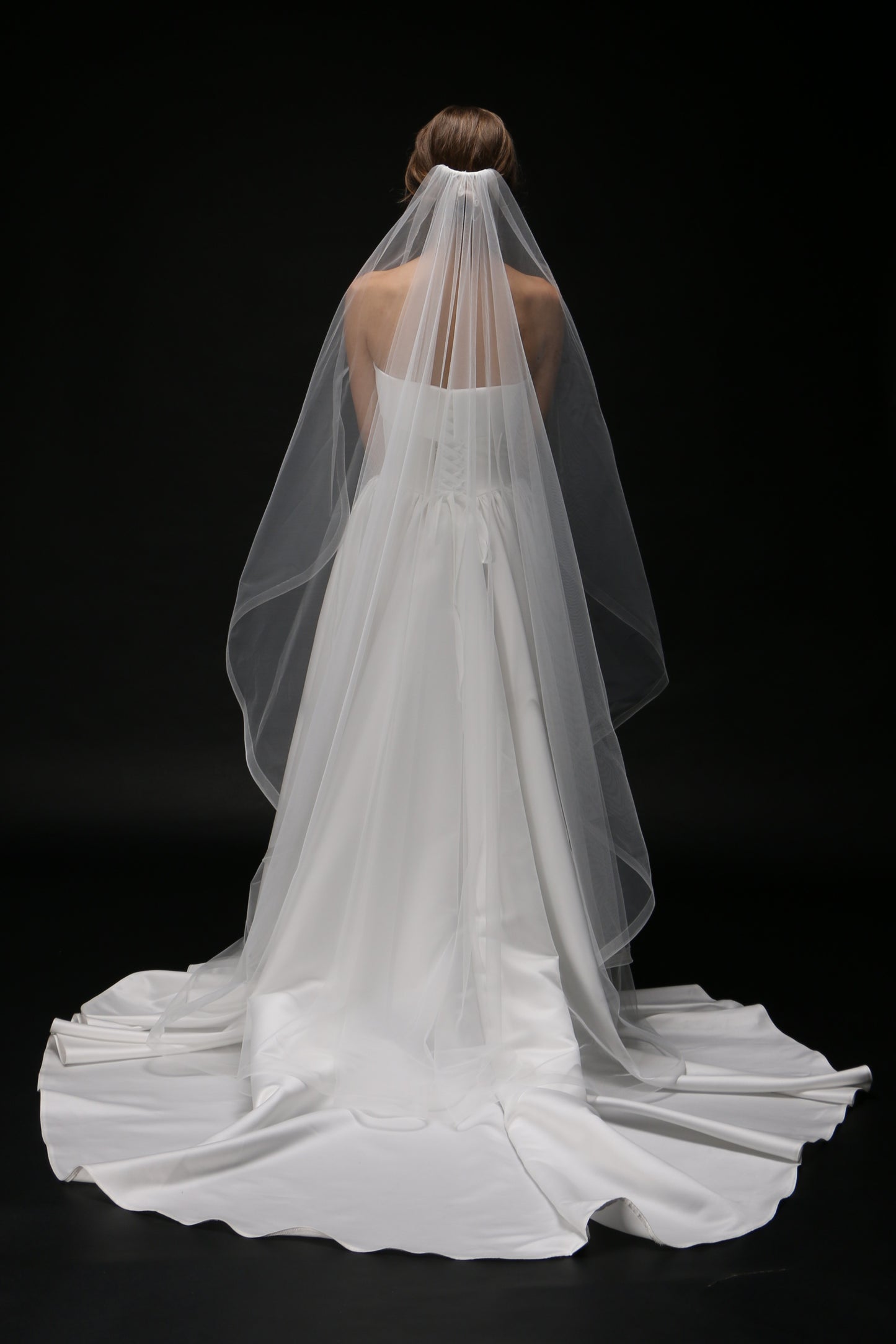 Cascade One Tier Bridal Veil with Horsehair Trim – Classic & Elegant Wedding Veil