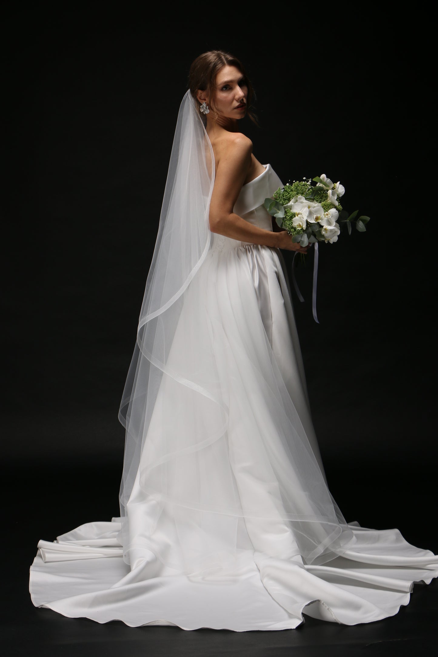 Cascade One Tier Bridal Veil with Horsehair Trim – Classic & Elegant Wedding Veil