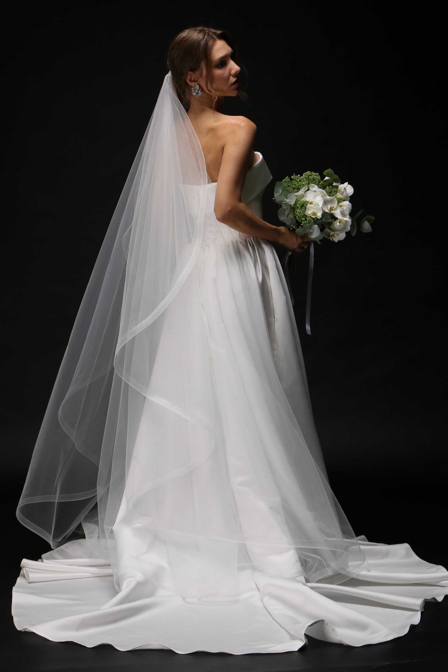 Cascade One Tier Bridal Veil with Horsehair Trim – Classic & Elegant Wedding Veil