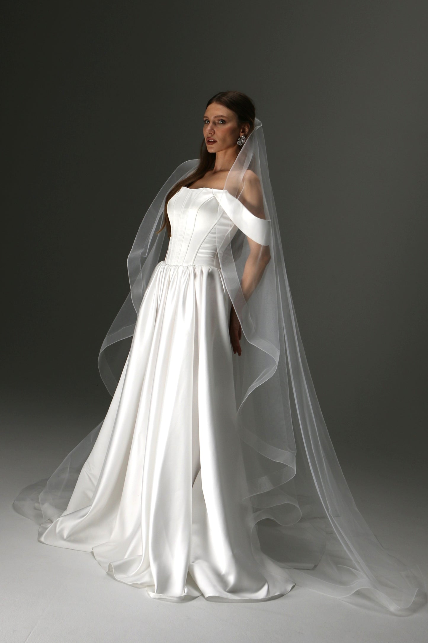 Single Tier Cathedral Veil – Modern Cascade Cut with Wide Horsehair Border - M1012