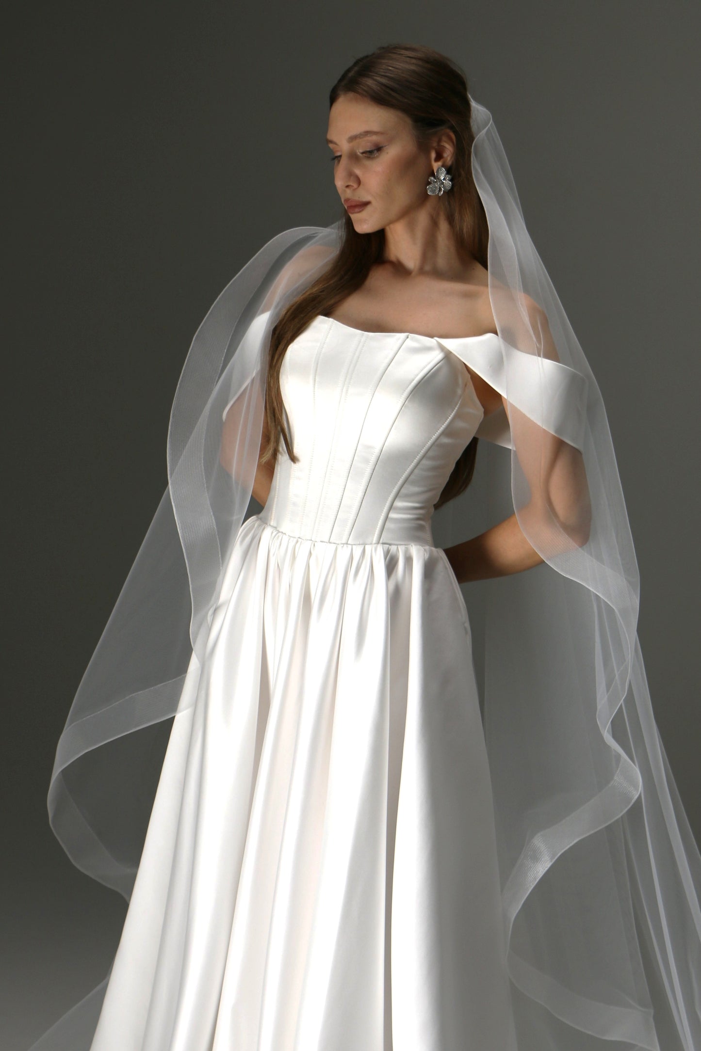 Single Tier Cathedral Veil – Modern Cascade Cut with Wide Horsehair Border - M1012