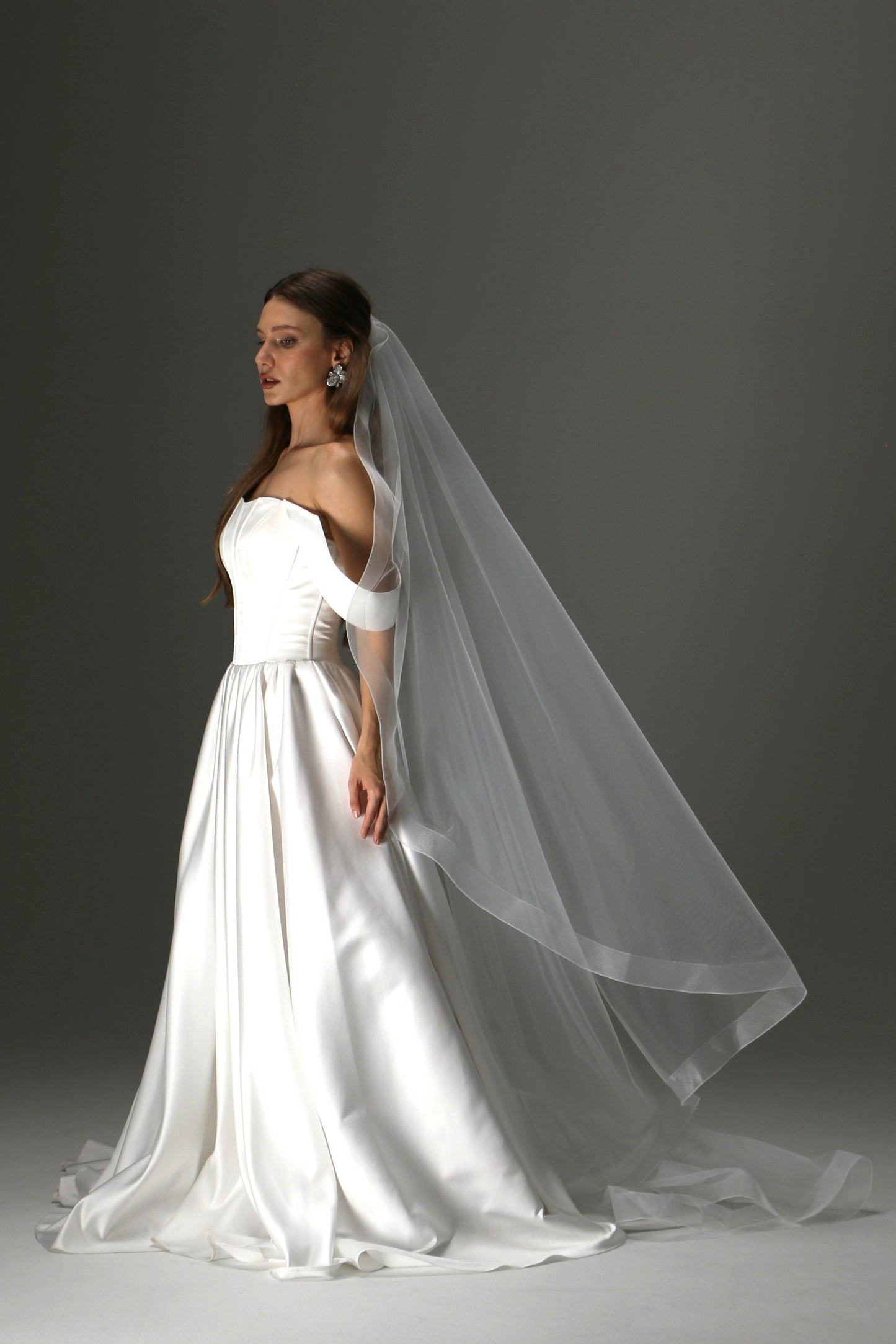 Single Tier Cathedral Veil – Modern Cascade Cut with Wide Horsehair Border - M1012