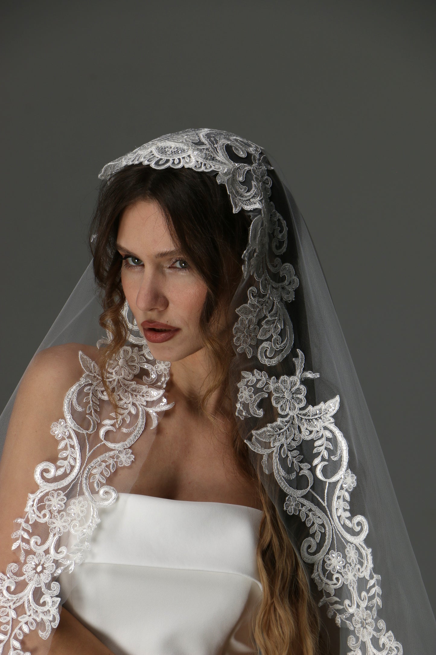 Modern Lace Appliqué Mantilla Veil – One Layer Boho Bridal Veil - M1083