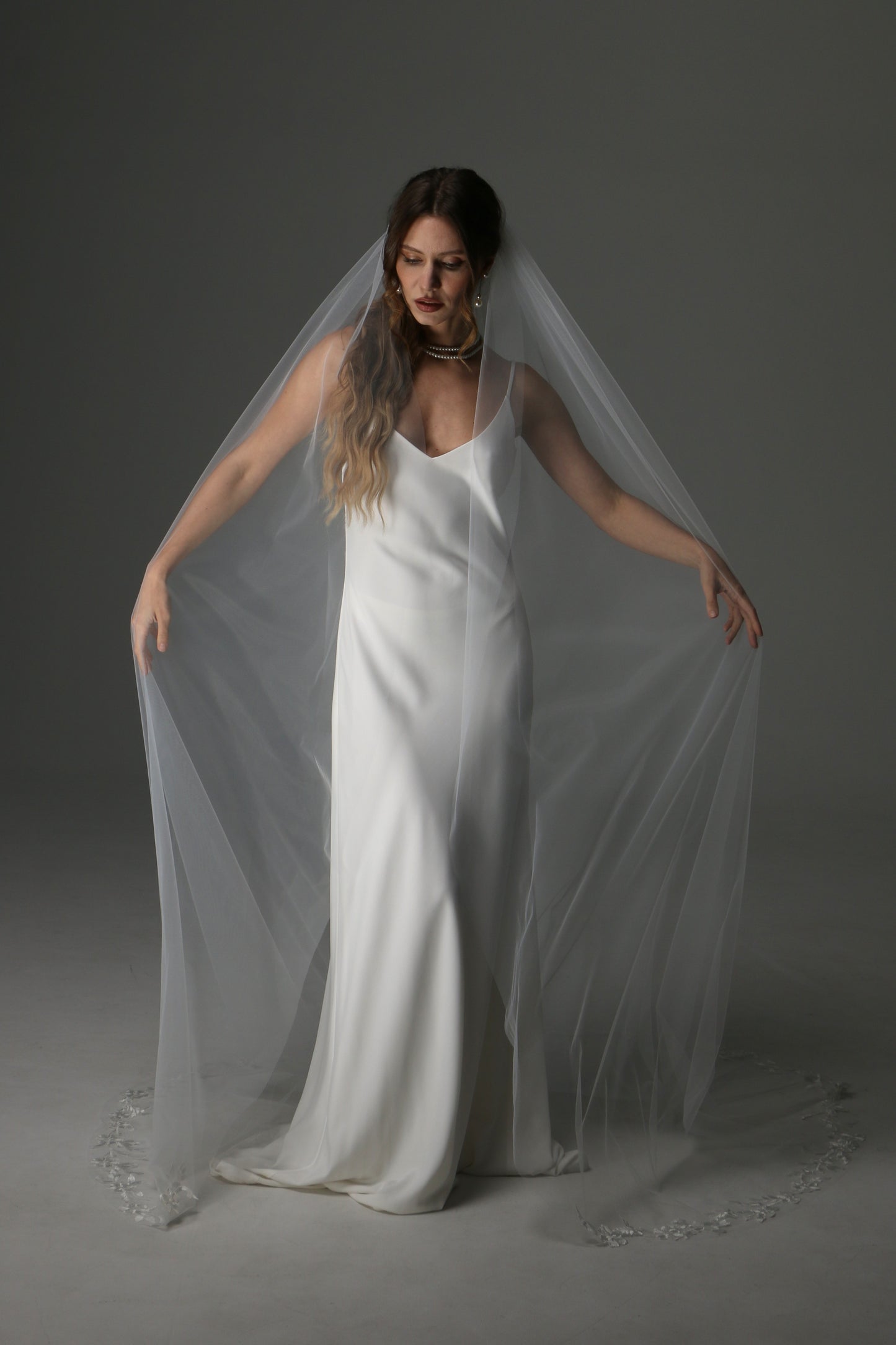 Single Tier Bridal Veil with Lace Appliqués | Romantic Wedding Veil - M1079