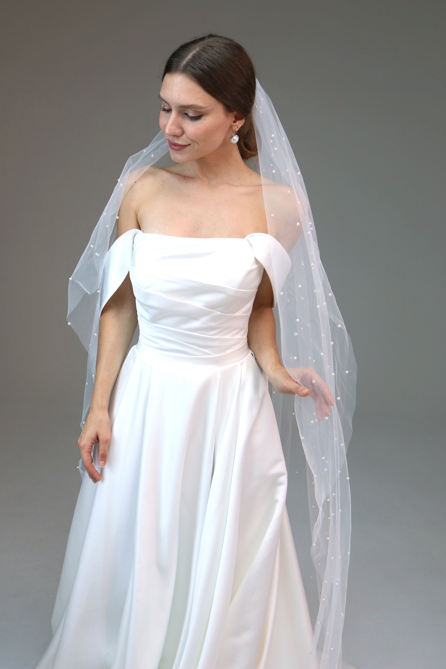 Cascading Pearl Wedding Veil wedding veil Cathedral Scattered Pearl veil Cascade pearls Fingertip Veil Ivory Wedding Veil Single Tire Veil