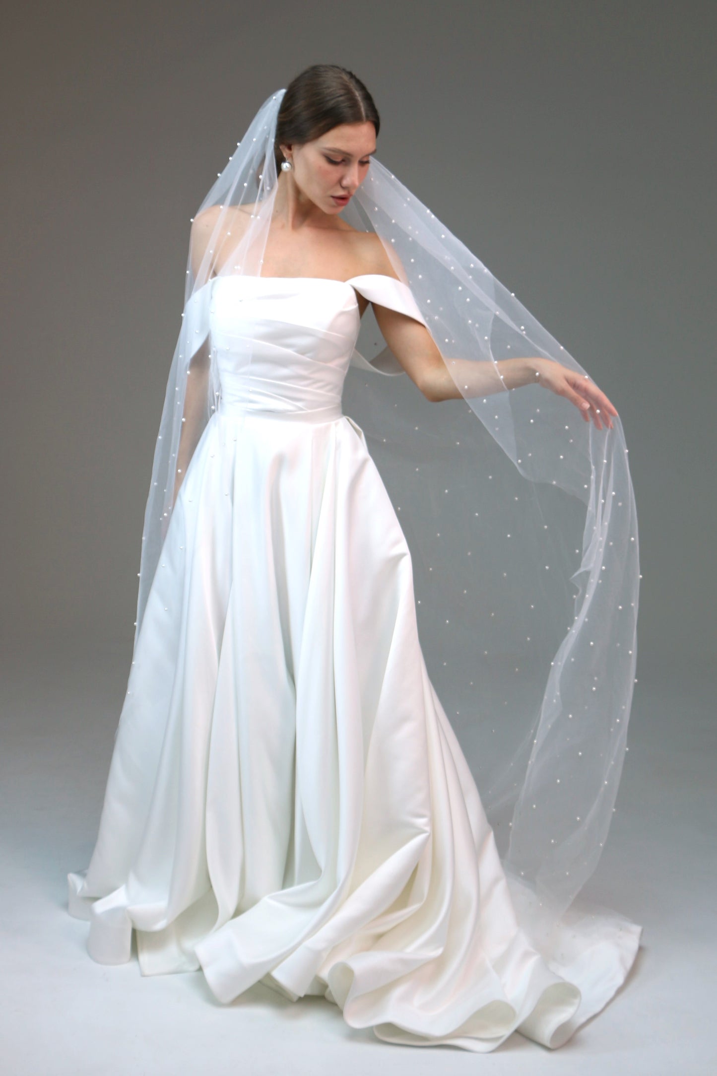 Cascading Pearl Wedding Veil wedding veil Cathedral Scattered Pearl veil Cascade pearls Fingertip Veil Ivory Wedding Veil Single Tire Veil