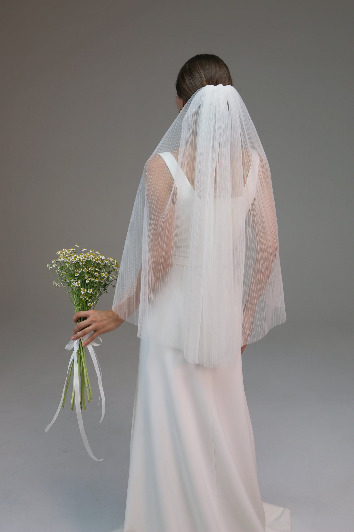 Pleated veil in soft tulle | Accordion veil to the fingertips - M1026