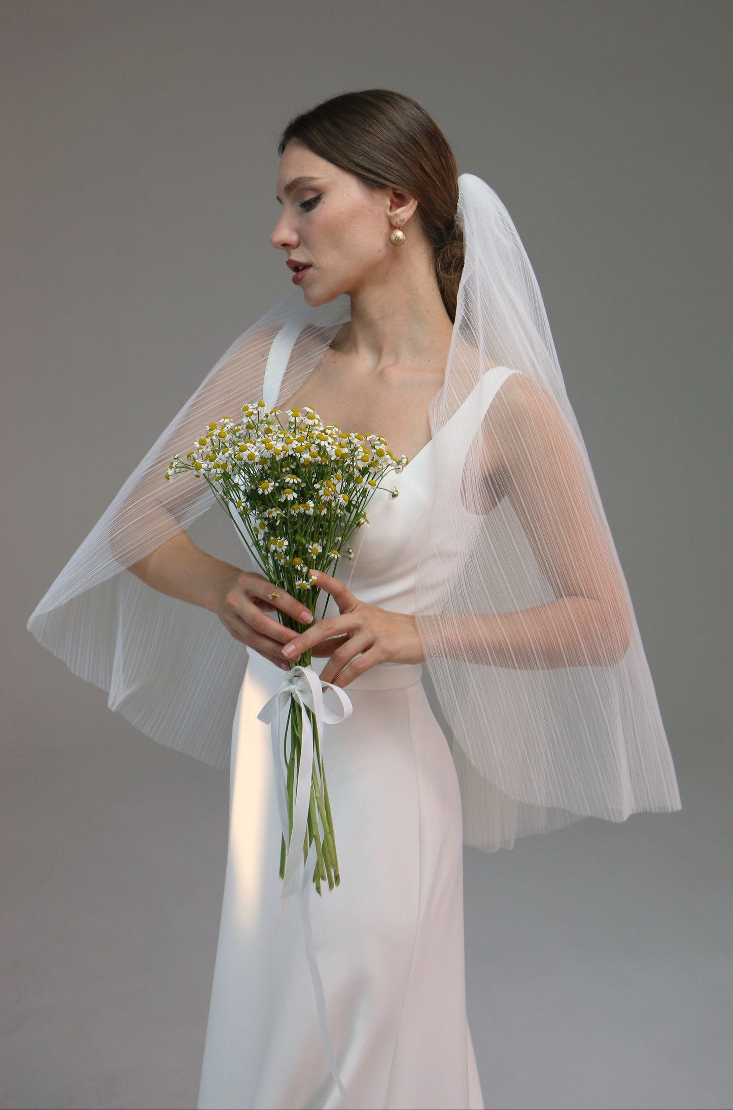 Pleated veil in soft tulle | Accordion veil to the fingertips - M1026