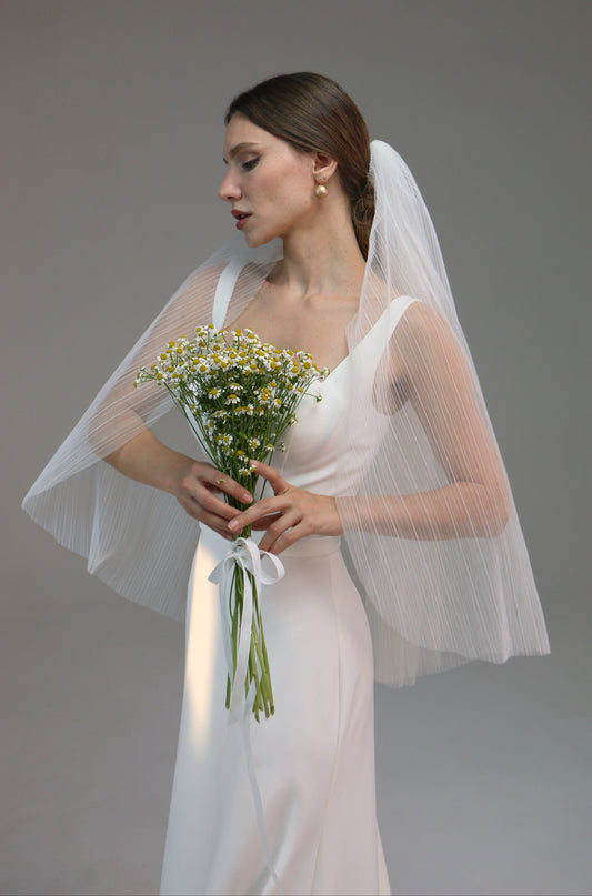 Pleated veil in soft tulle | Accordion veil to the fingertips - M1026