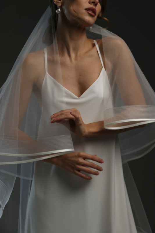 Cascade bridal veil with satin ribbon | Wedding veil with horsehair trim | Elegant flowing design