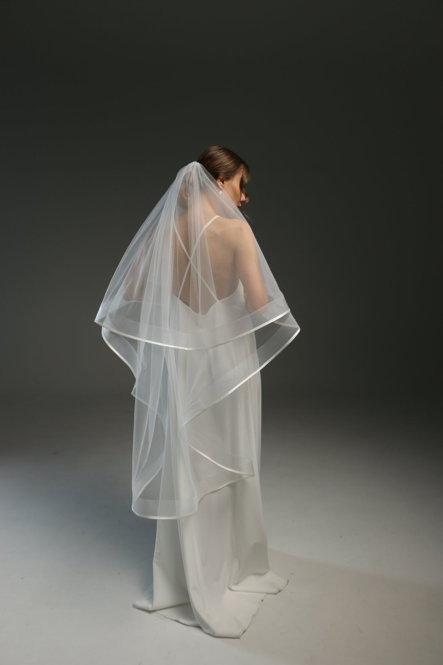 Cascade bridal veil with satin ribbon | Wedding veil with horsehair trim | Elegant flowing design