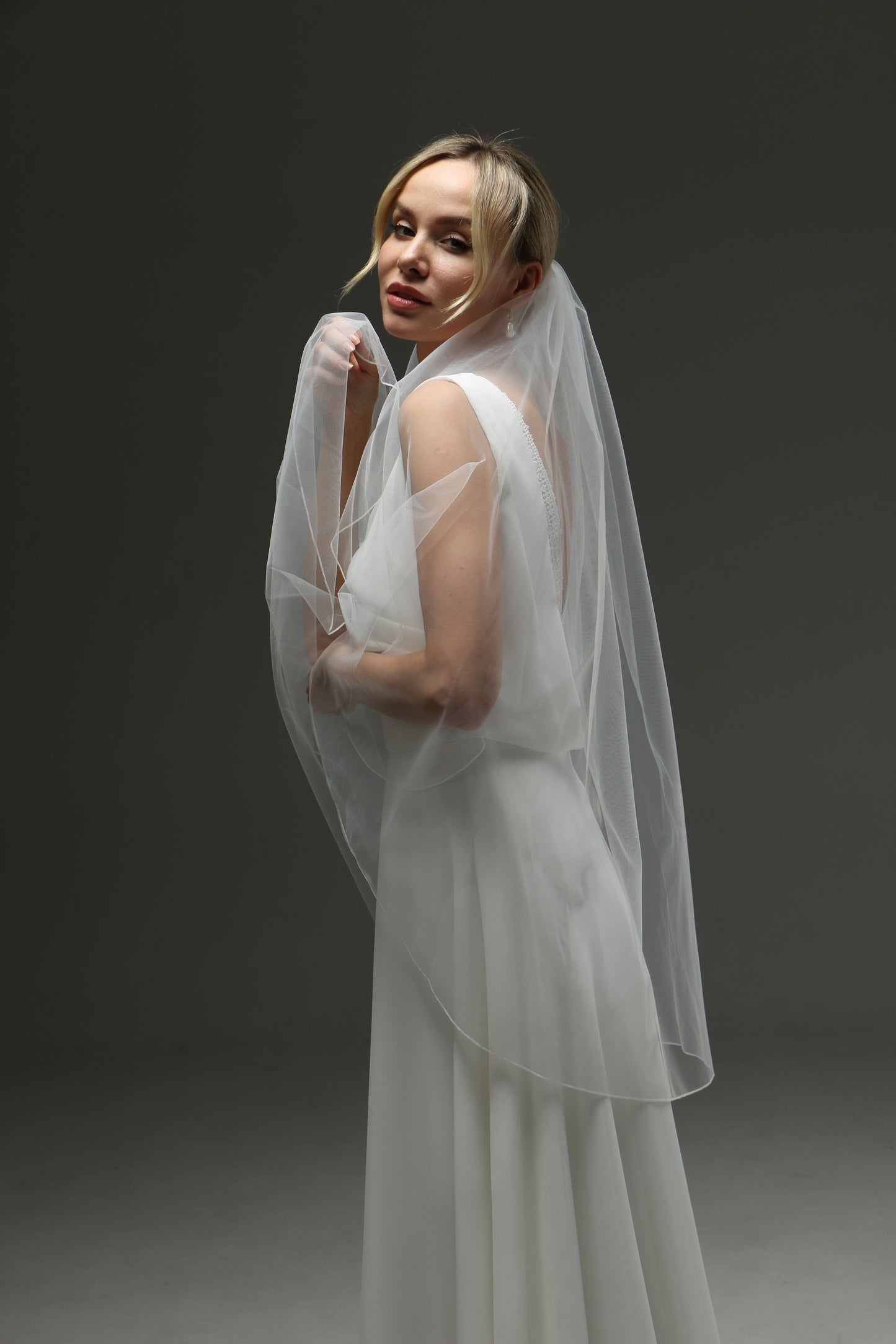 Single Layer Wedding Veil with Pencil Edge