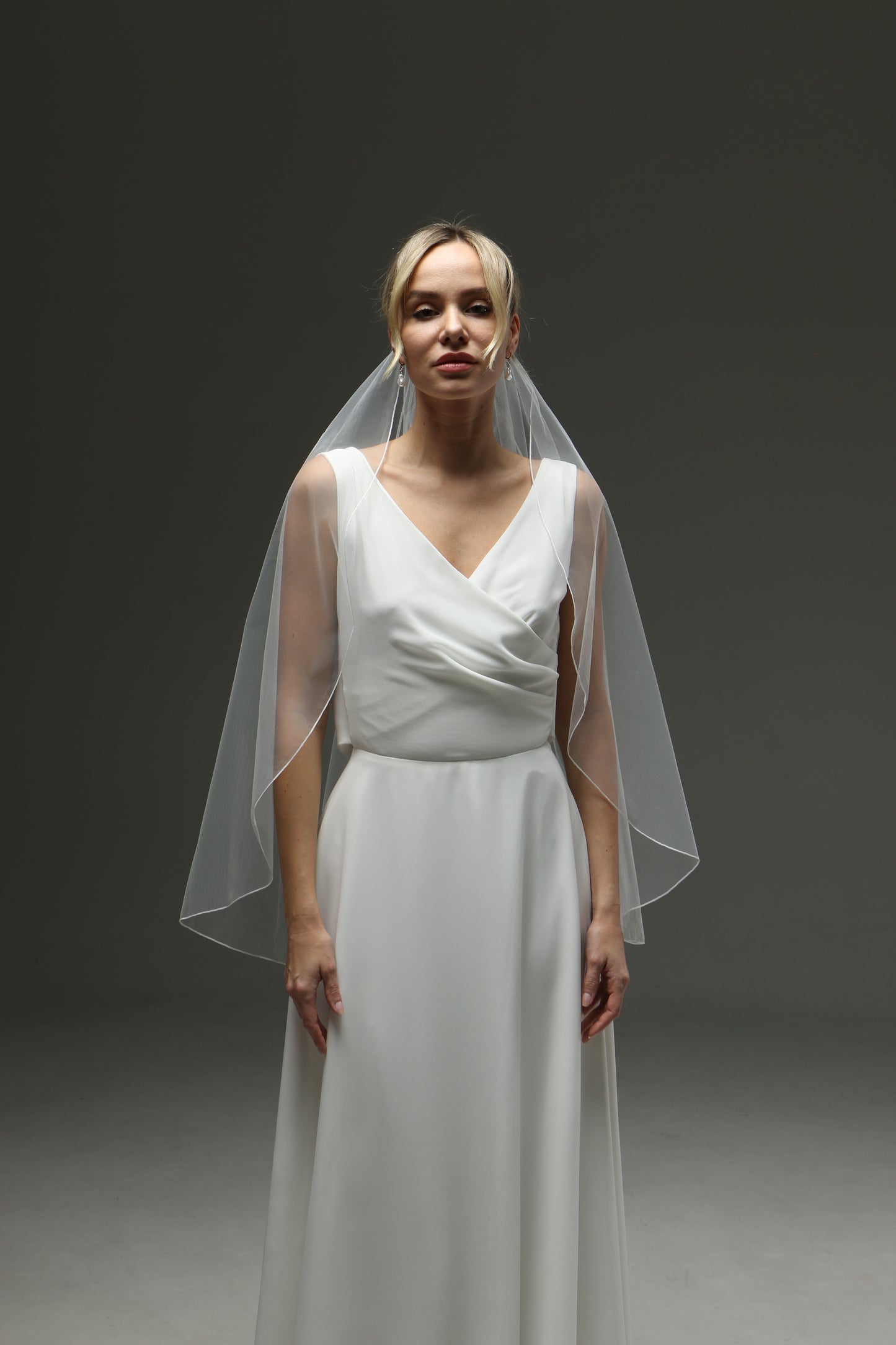 Single Layer Wedding Veil with Pencil Edge