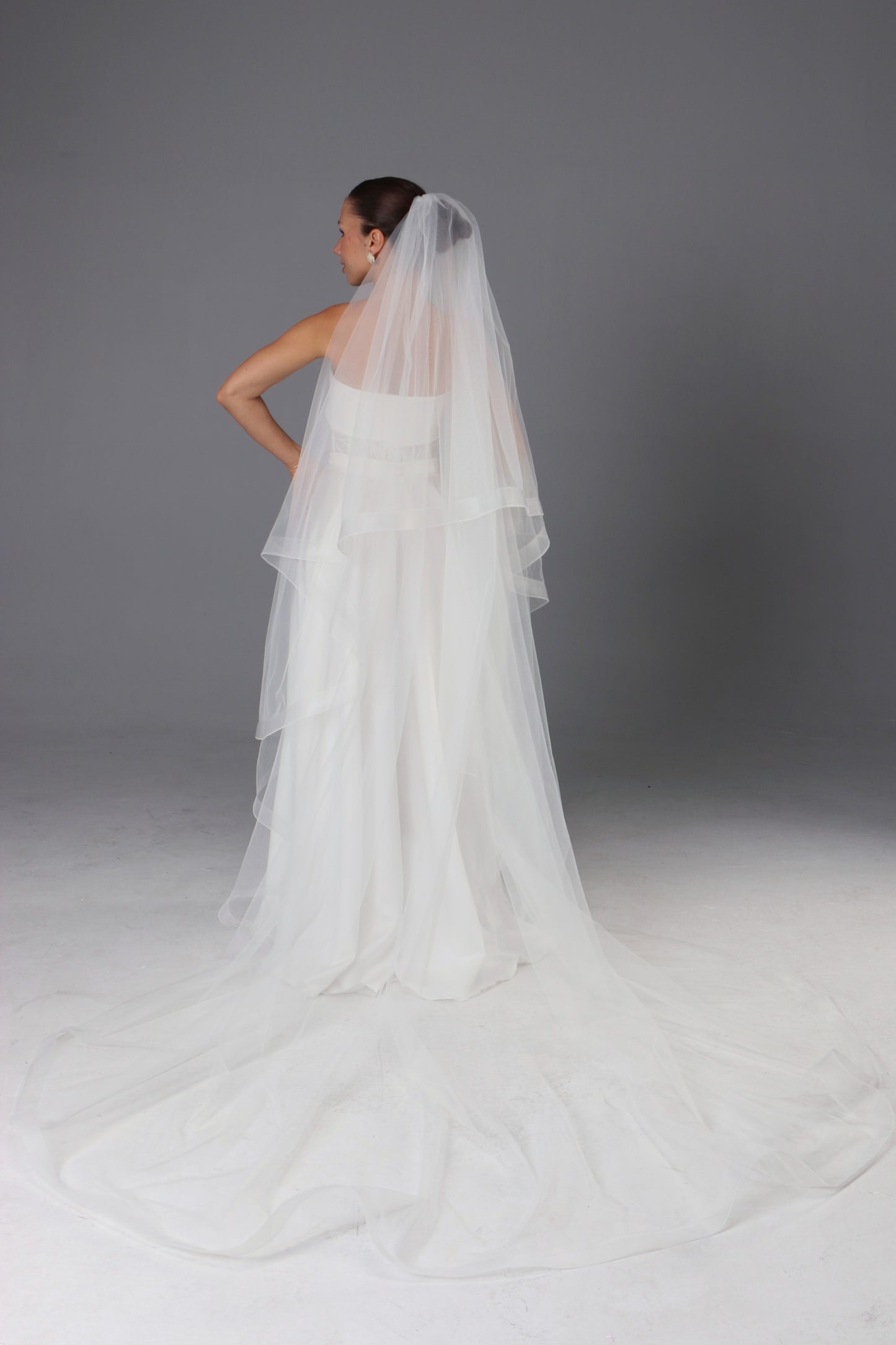 Two Tier Ivory Bridal Veil: Horsehair Edge, Italian Tulle - M1086