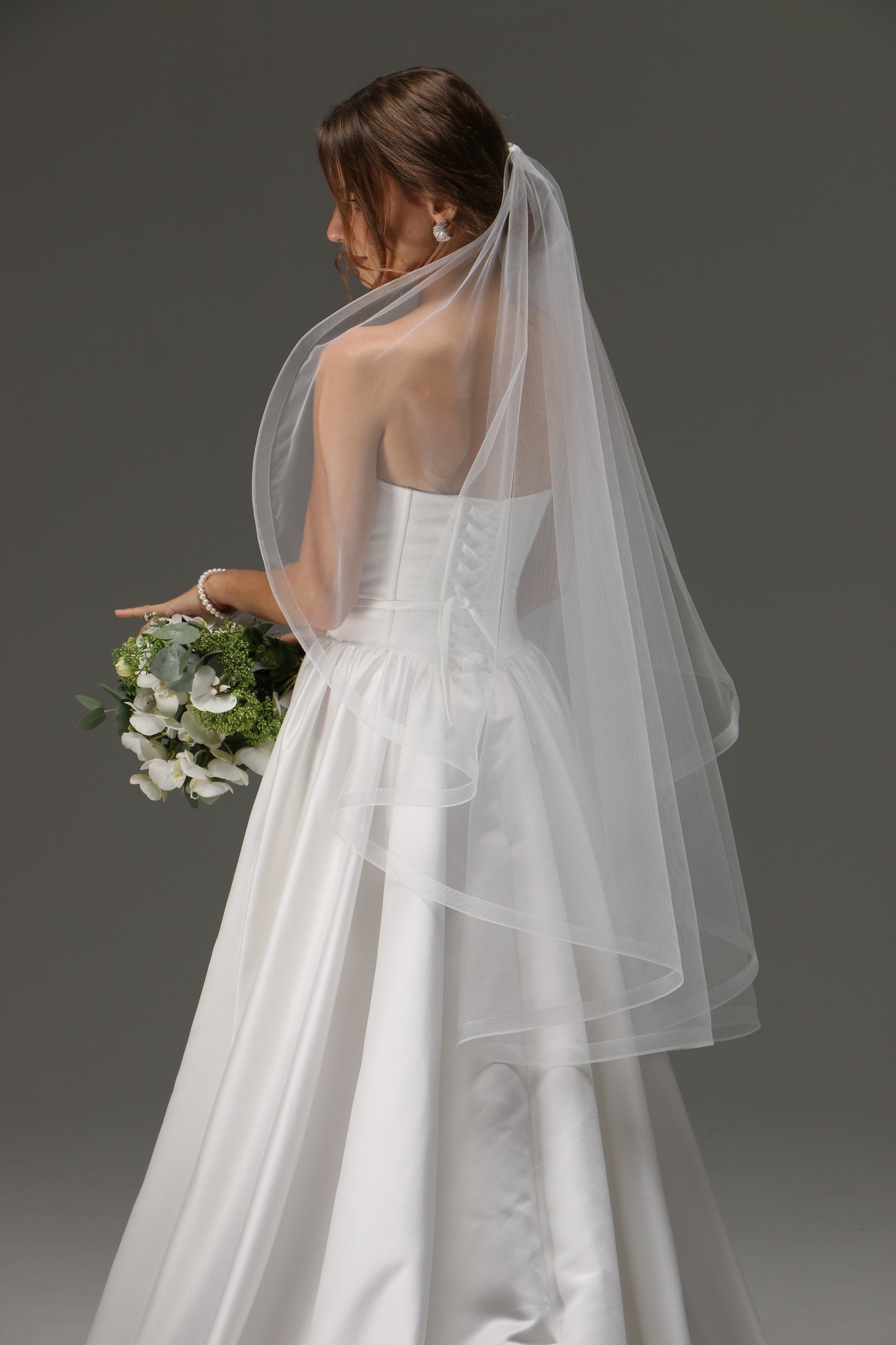 One-tier Cascade Wedding Veil with Horsehair Trim — Elegant Long Bridal Veil