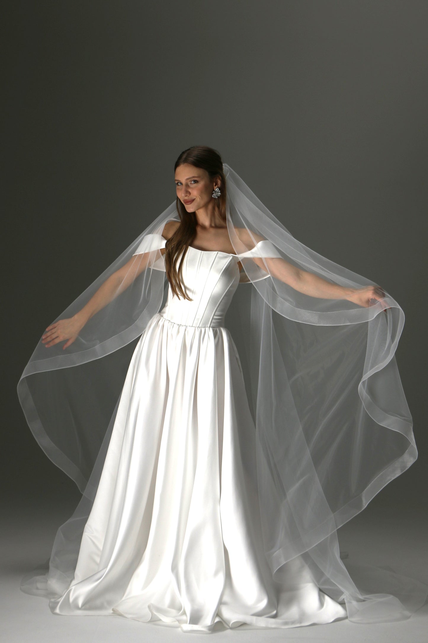 Single Tier Cathedral Veil – Modern Cascade Cut with Wide Horsehair Border - M1012