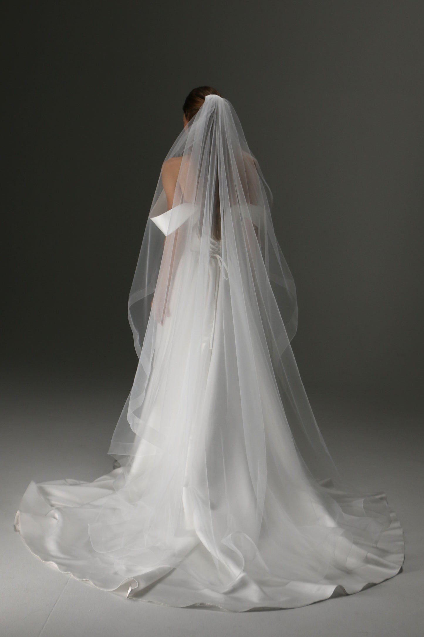 Single Tier Cathedral Veil – Modern Cascade Cut with Wide Horsehair Border - M1012