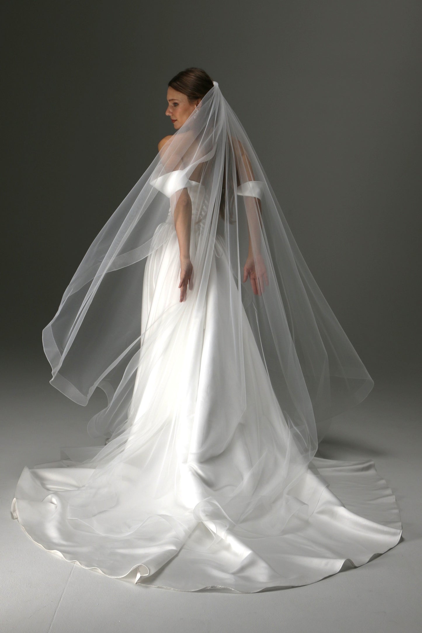 Single Tier Cathedral Veil – Modern Cascade Cut with Wide Horsehair Border - M1012