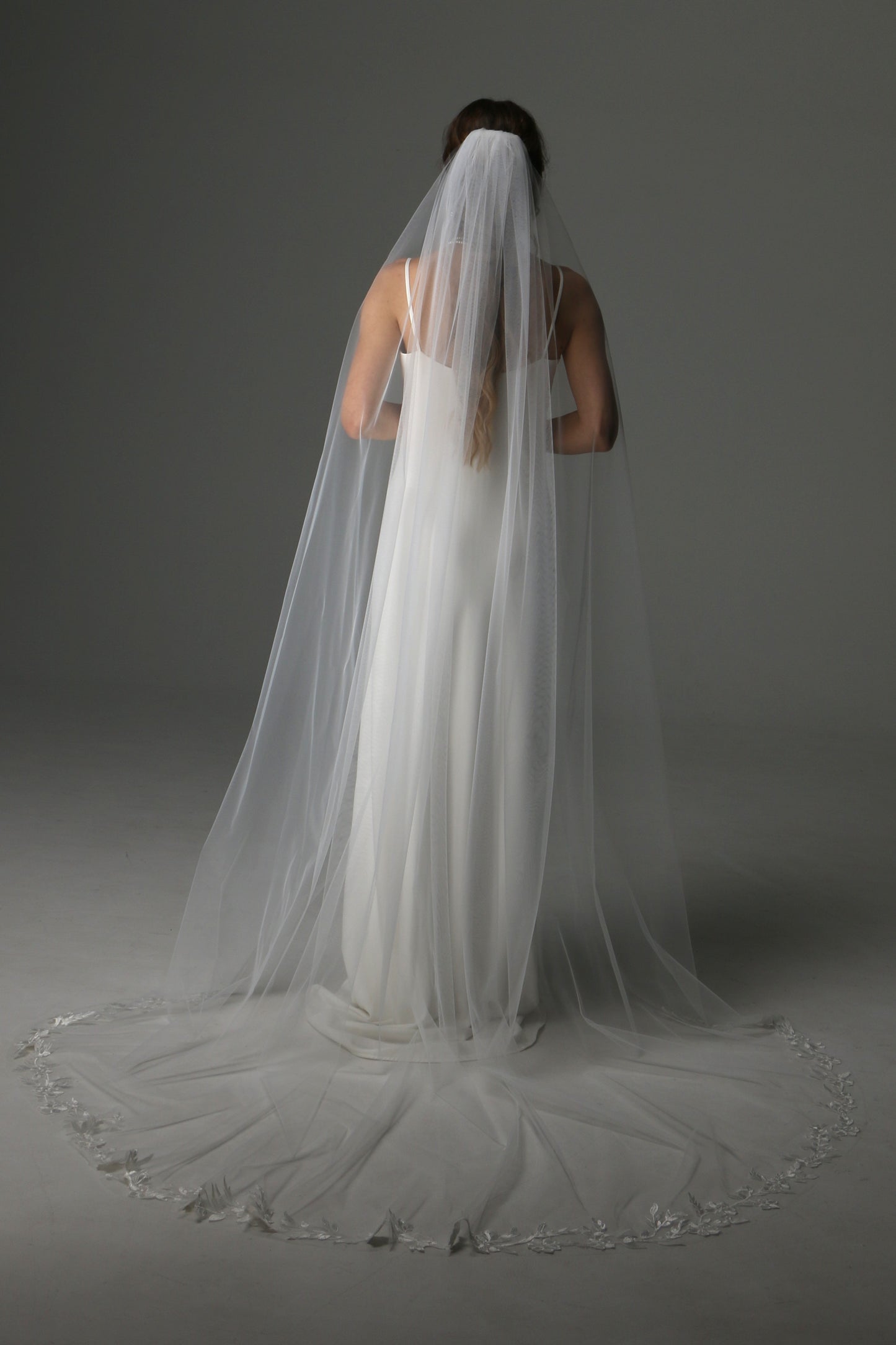 Single Tier Bridal Veil with Lace Appliqués | Romantic Wedding Veil - M1079