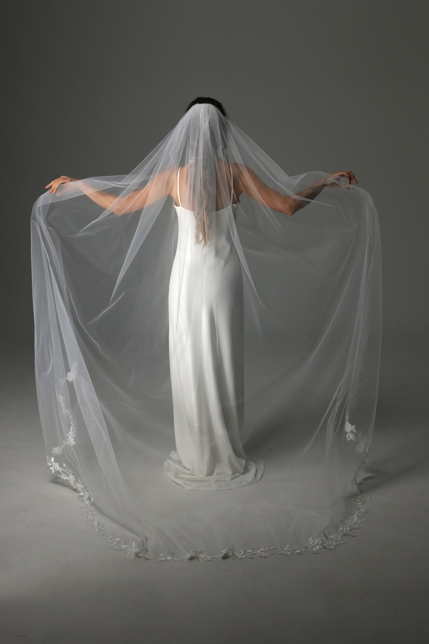 Single Tier Bridal Veil with Lace Appliqués | Romantic Wedding Veil - M1079
