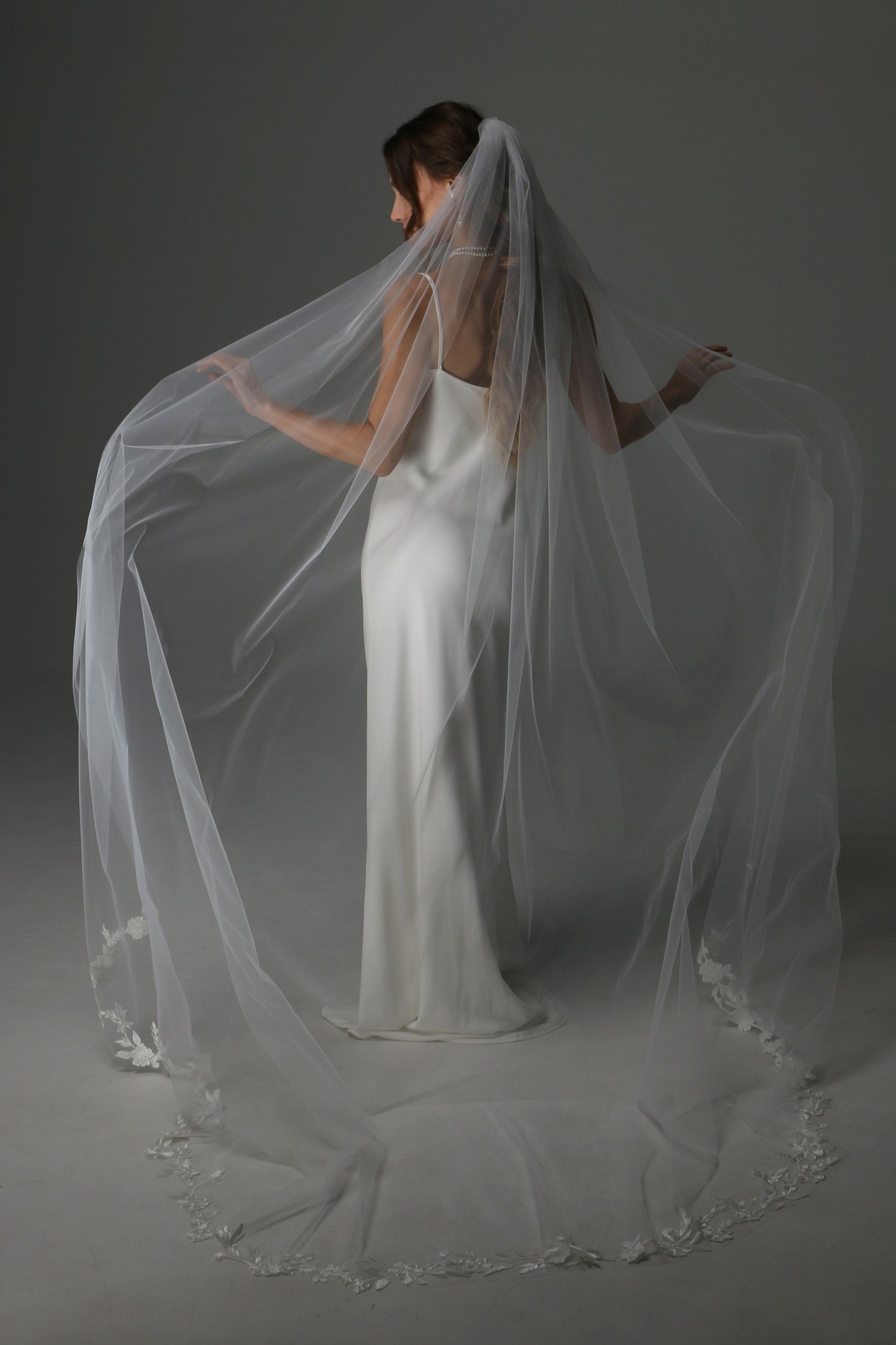 Single Tier Bridal Veil with Lace Appliqués | Romantic Wedding Veil - M1079