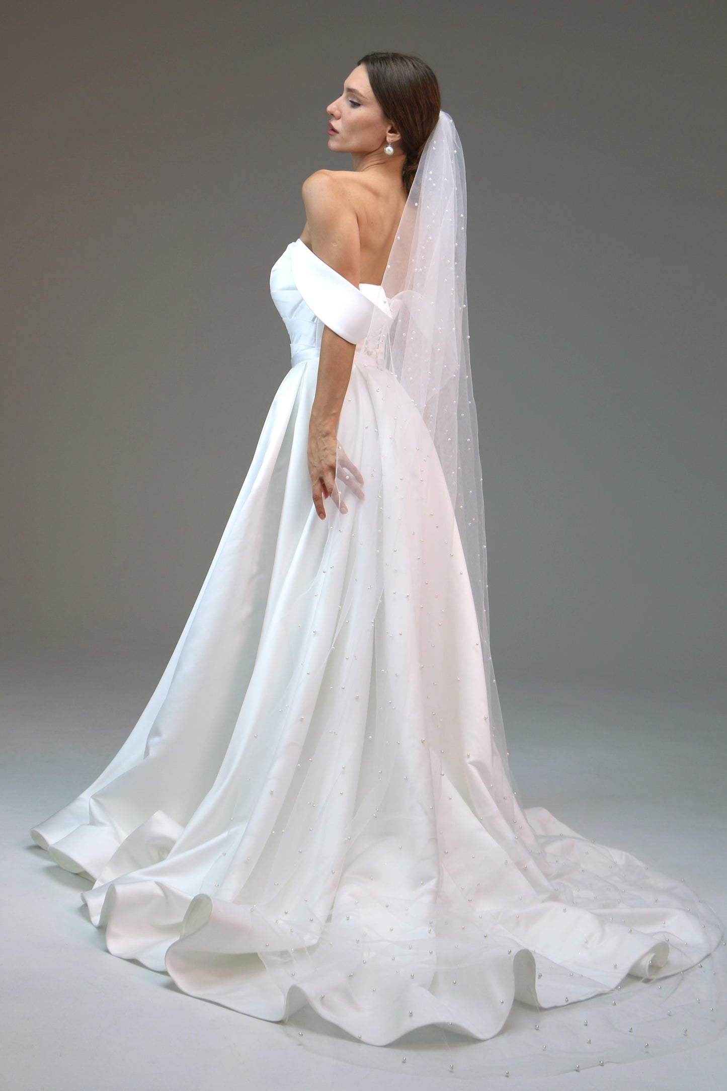Cascading Pearl Wedding Veil wedding veil Cathedral Scattered Pearl veil Cascade pearls Fingertip Veil Ivory Wedding Veil Single Tire Veil