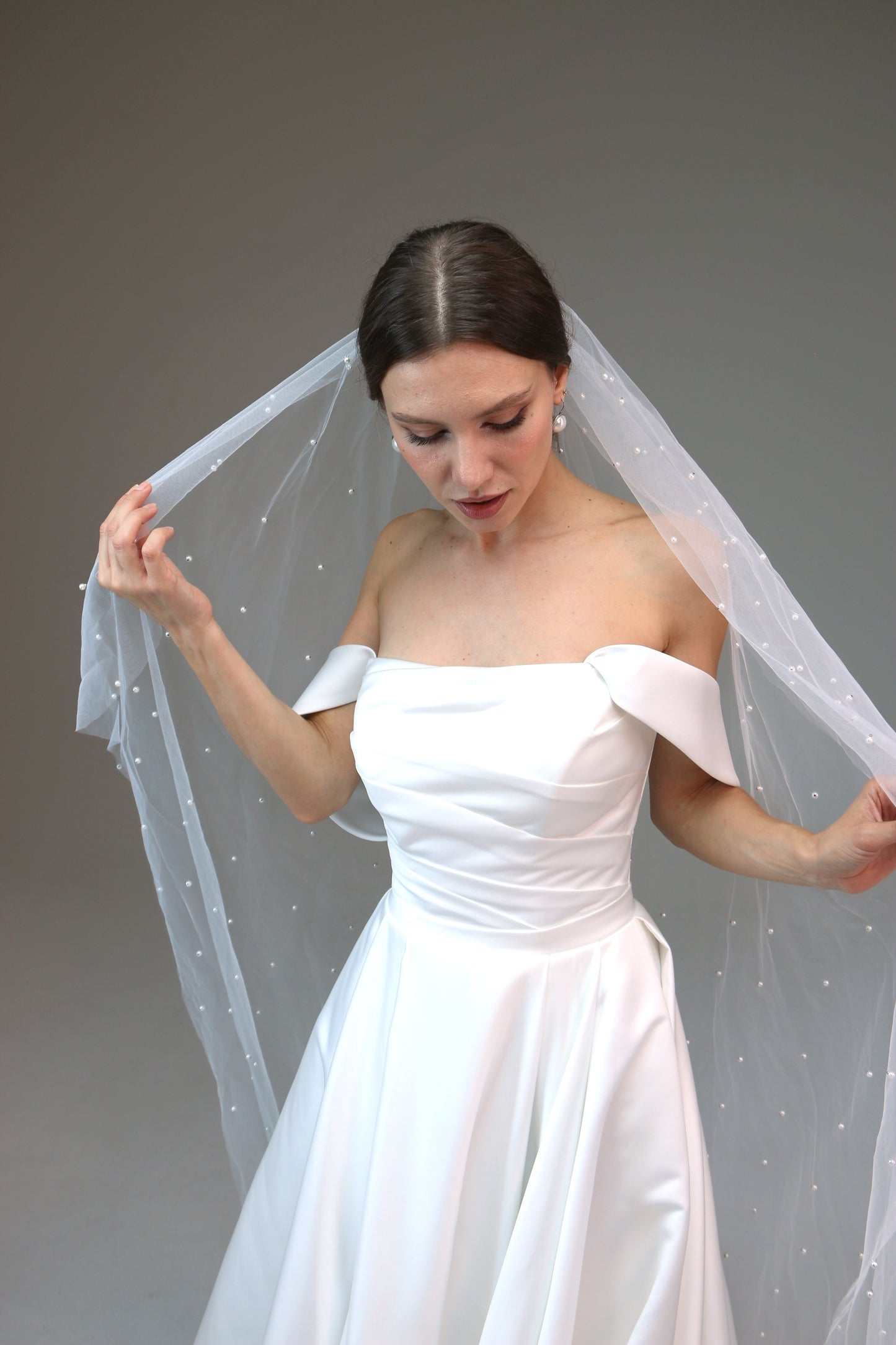 Cascading Pearl Wedding Veil wedding veil Cathedral Scattered Pearl veil Cascade pearls Fingertip Veil Ivory Wedding Veil Single Tire Veil